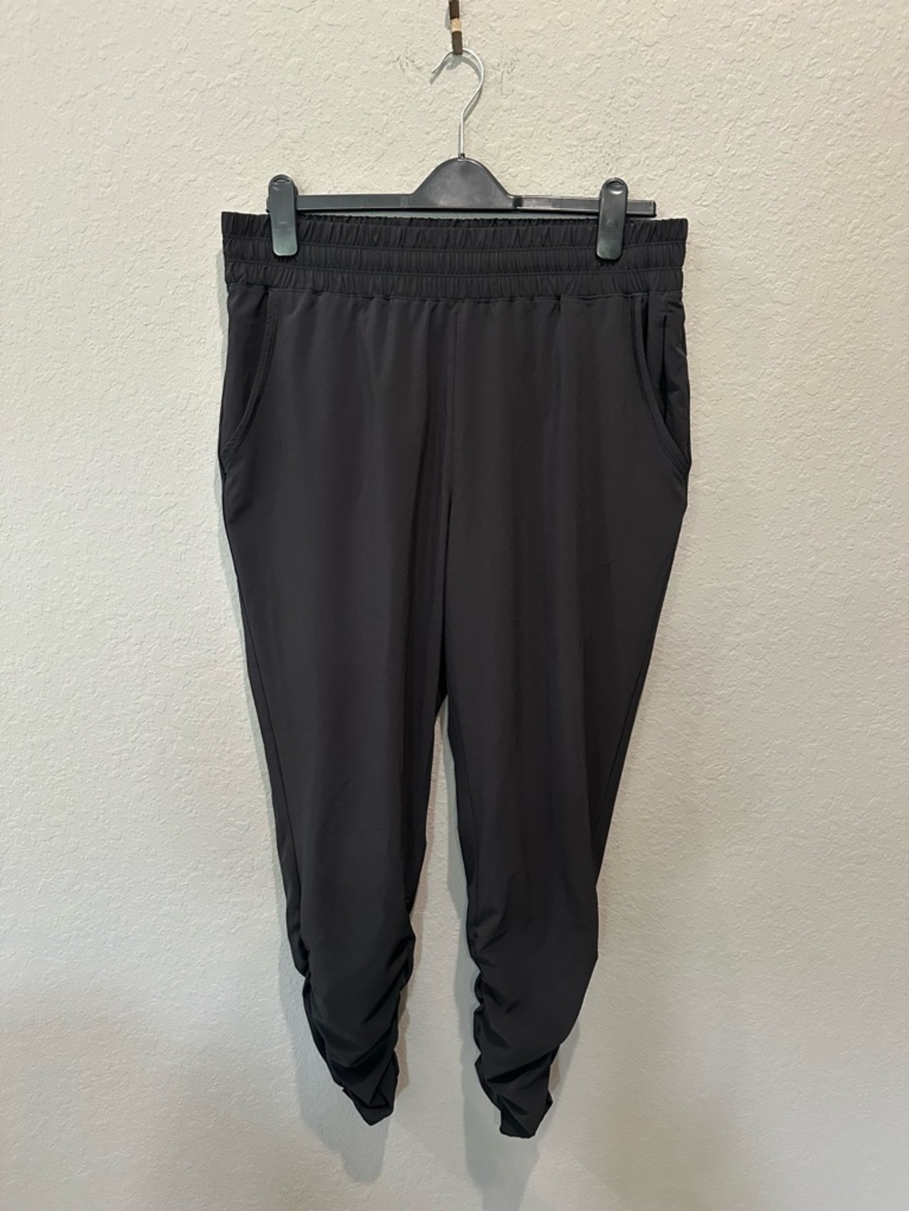 Prana Elastic Waist Ruched Ankle Pants Womens Sz L Black Nylon Blend Outdoor